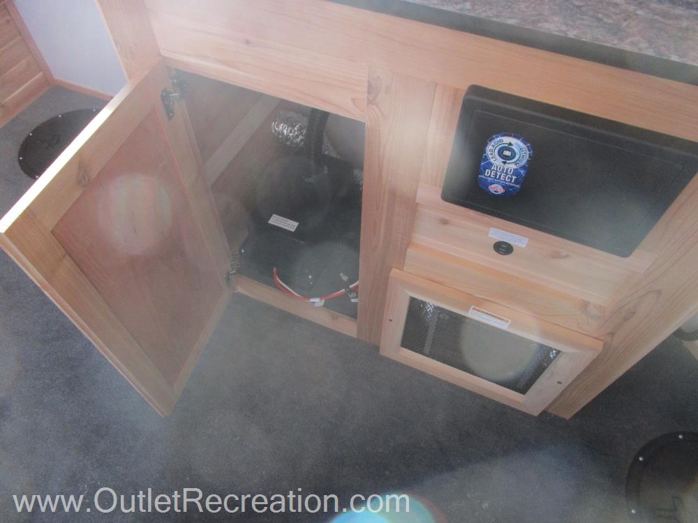 New 2023 Ice Castle Fish Houses Grandpas Hideout 6.5X10 Fish House